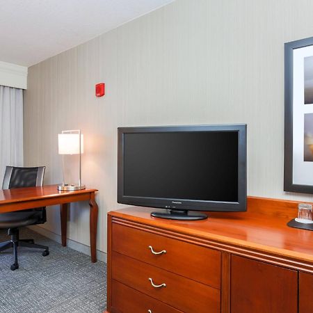 คอร์ตยาร์ด โรสวิลล์ แกลเลอเรีย มอลล์/ครีกไซด์ ริดจ์ ไดรฟ์ Hotel ภายนอก รูปภาพ
