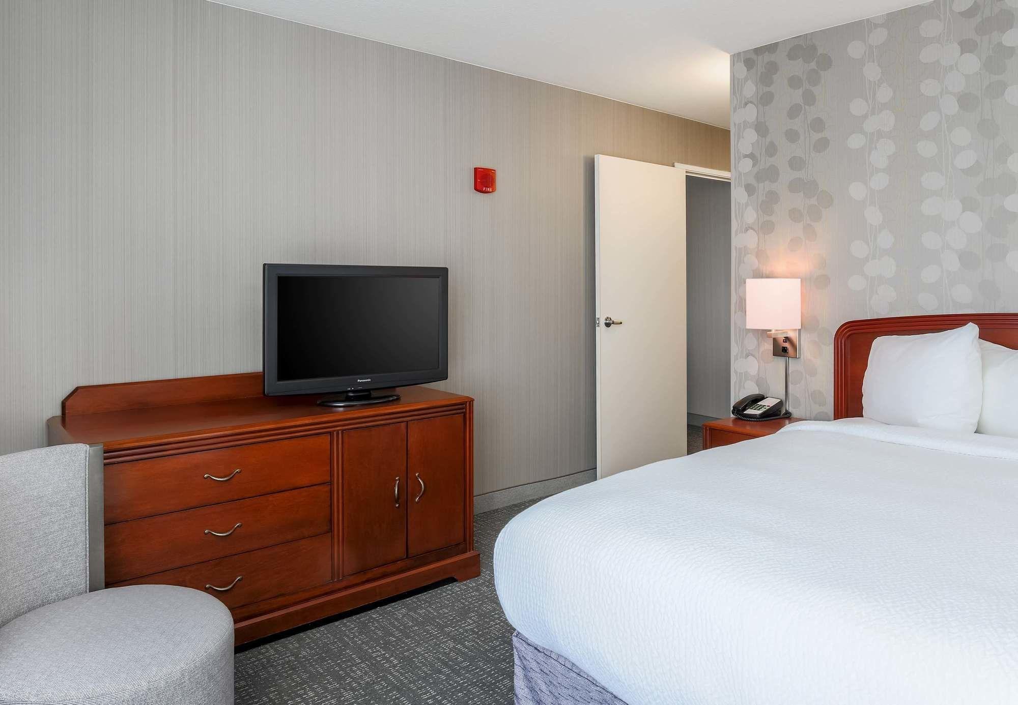คอร์ตยาร์ด โรสวิลล์ แกลเลอเรีย มอลล์/ครีกไซด์ ริดจ์ ไดรฟ์ Hotel ภายนอก รูปภาพ