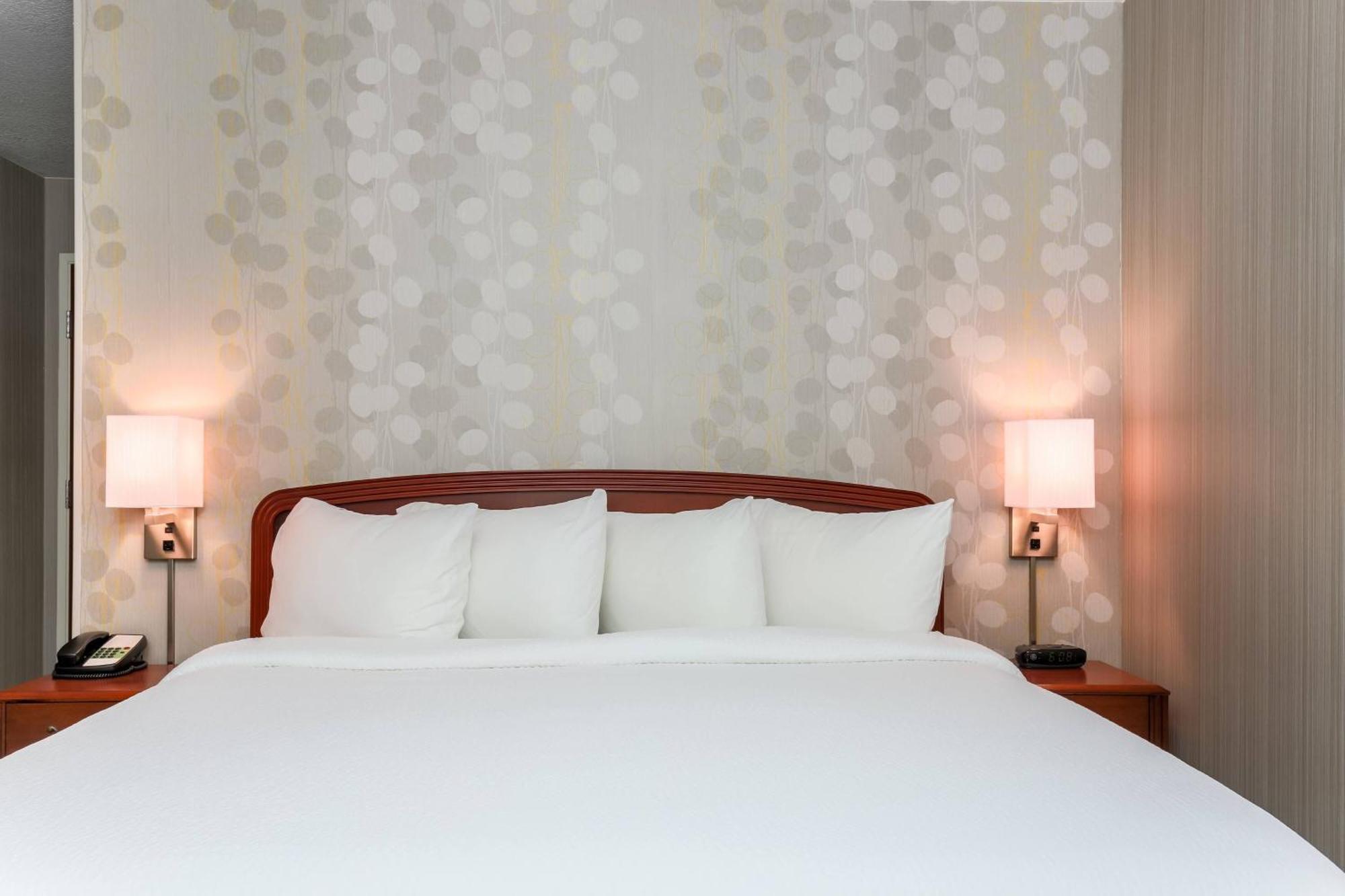 คอร์ตยาร์ด โรสวิลล์ แกลเลอเรีย มอลล์/ครีกไซด์ ริดจ์ ไดรฟ์ Hotel ภายนอก รูปภาพ