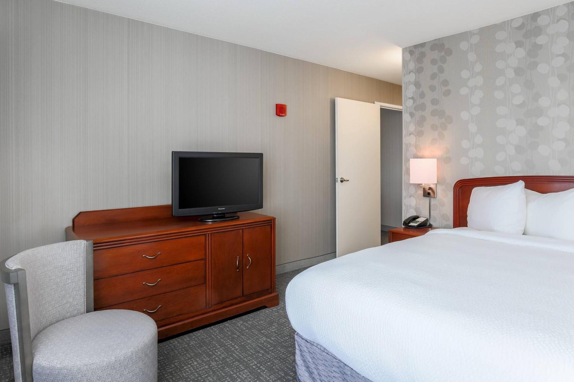 คอร์ตยาร์ด โรสวิลล์ แกลเลอเรีย มอลล์/ครีกไซด์ ริดจ์ ไดรฟ์ Hotel ภายนอก รูปภาพ