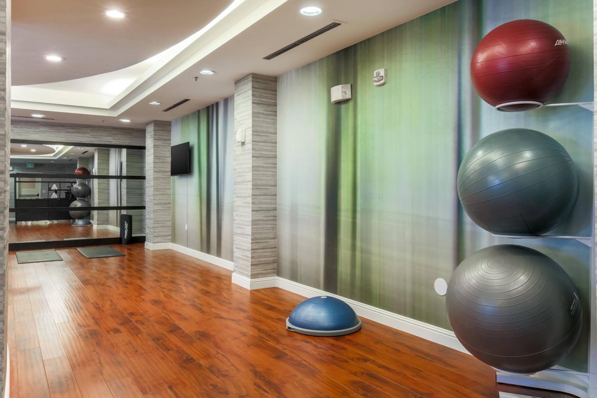 คอร์ตยาร์ด โรสวิลล์ แกลเลอเรีย มอลล์/ครีกไซด์ ริดจ์ ไดรฟ์ Hotel ภายนอก รูปภาพ